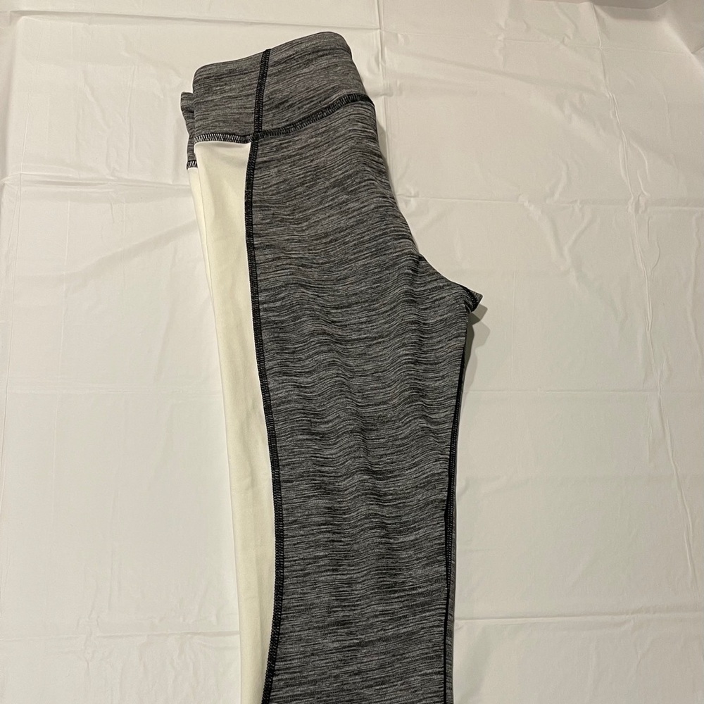 NWT Under Armour grey & white womens legging pants